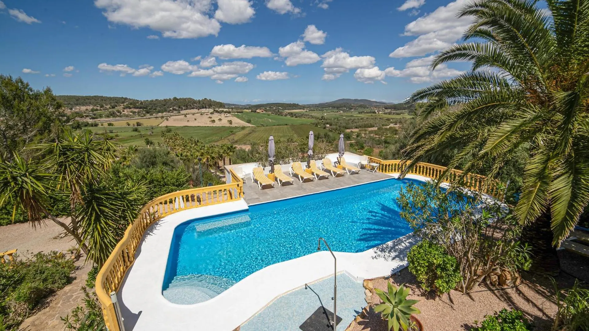 Nice Home In Montuiri With Kitchen